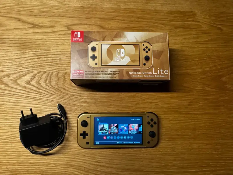 Nintendo Switch Lite Hyrule Edition +MicroSD 250GB - 1