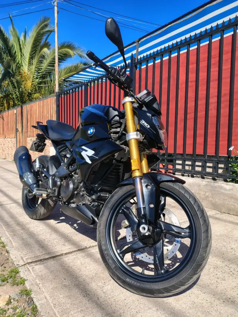 Moto BMW G310R negra en buen estado - 2
