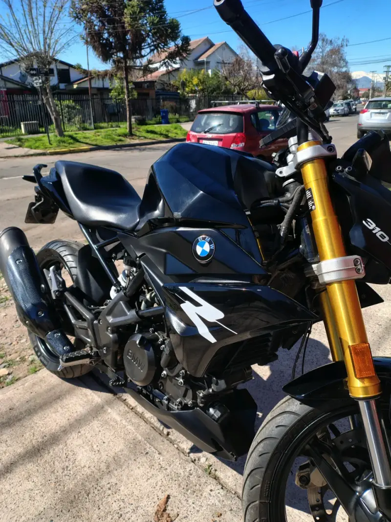 Moto BMW G310R negra en buen estado - 6