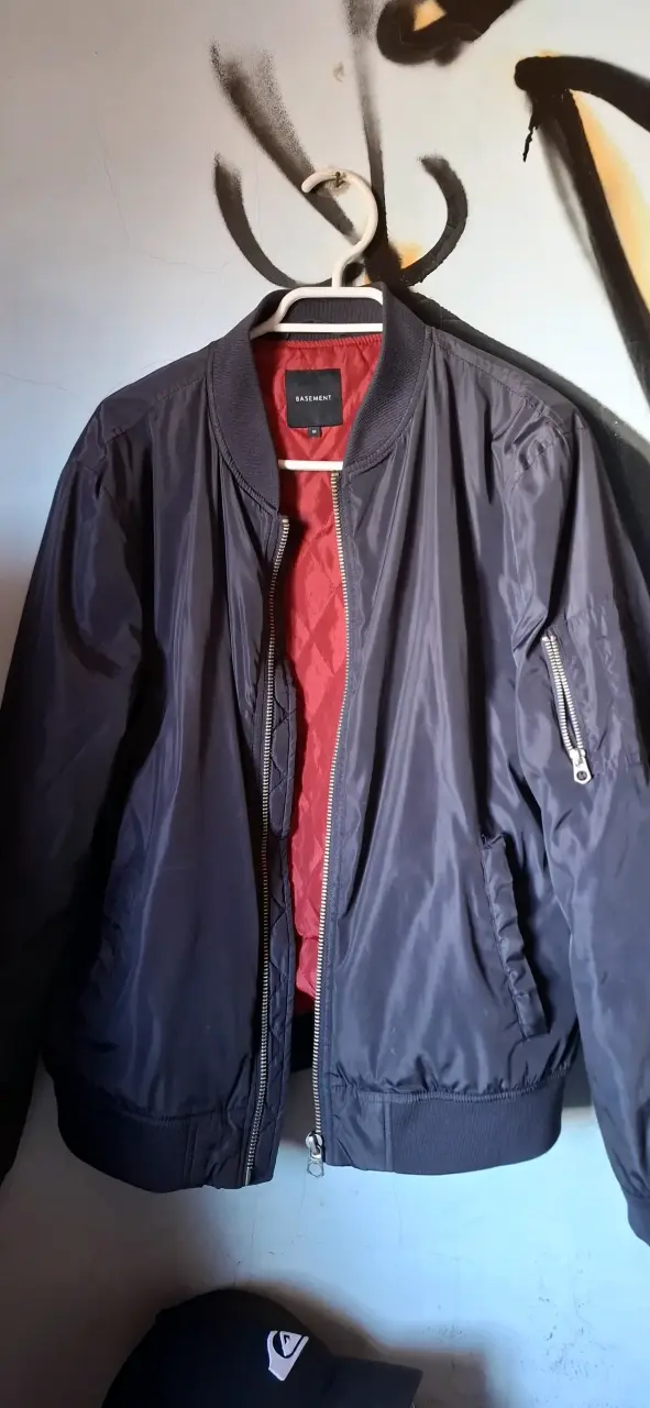 Chaqueta bomber negra Basement para hombre