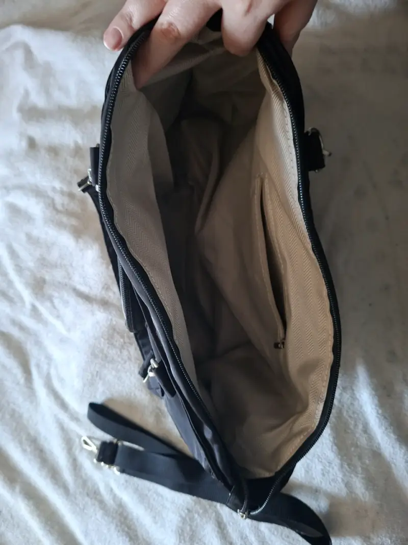 Bolso negro con bolsillo transparente - 3