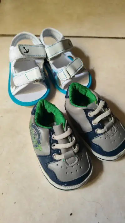 Set de zapatos y sandalias para bebé talla 15 y 16 - miniatura 1