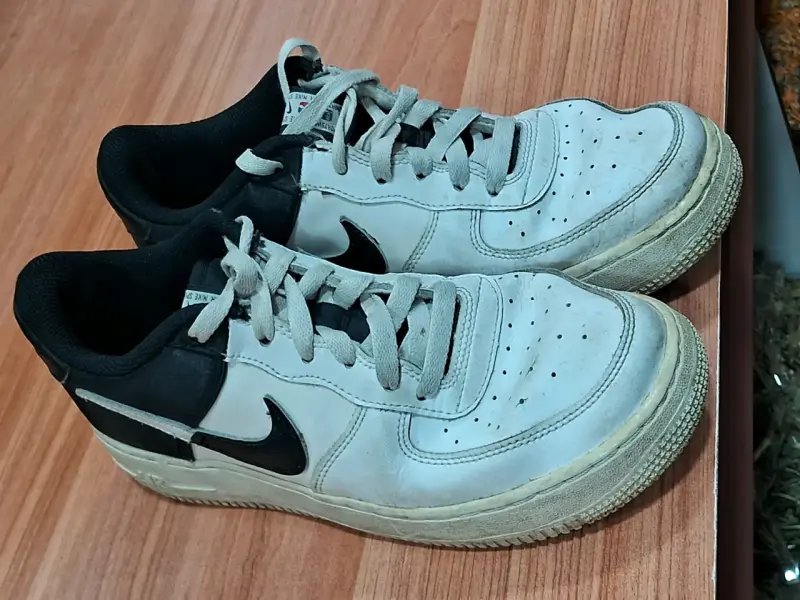 Zapatillas deportivas Nike Air Force 1 blancas y negras - 2