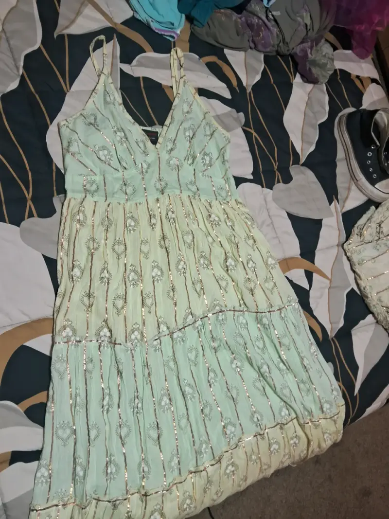 Vestido bohemio con bordado y lentejuelas - 2