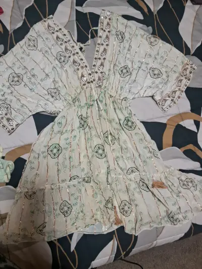 Vestido bohemio con bordado floral - miniatura 1
