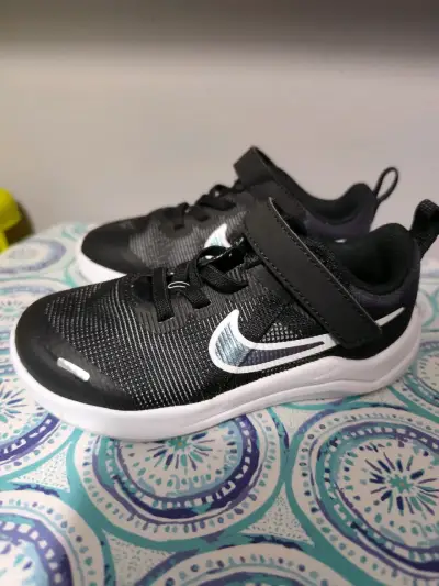 Zapatillas deportivas negras para niños Nike Downshifter 12 - miniatura 1