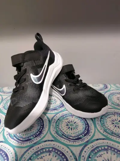 Zapatillas deportivas negras para niños Nike Downshifter 12 - miniatura 2