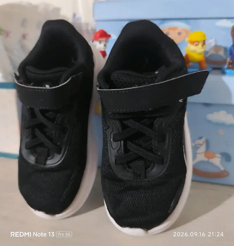 Zapatillas deportivas negras Puma para niños - 3