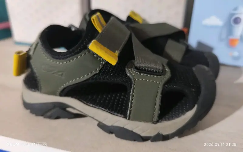 Sandalias de Niño con Velcro Verde y Negro - 2