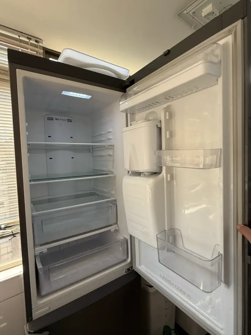 Refrigerador Samsung con dispensador de agua - 2
