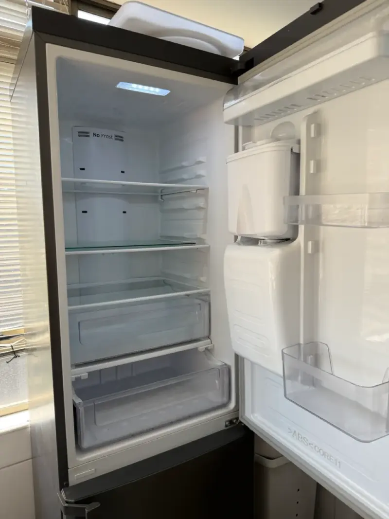 Refrigerador Samsung con dispensador de agua - 3