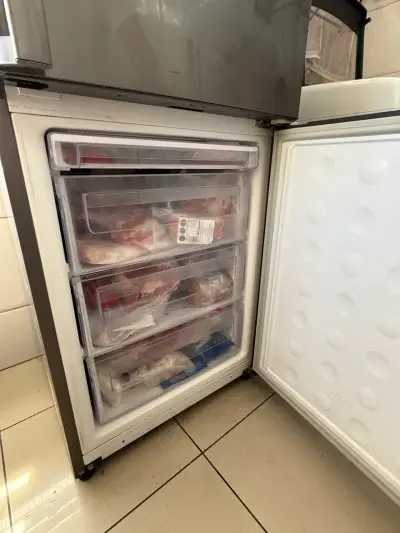 Refrigerador Samsung con dispensador de agua - miniatura 4