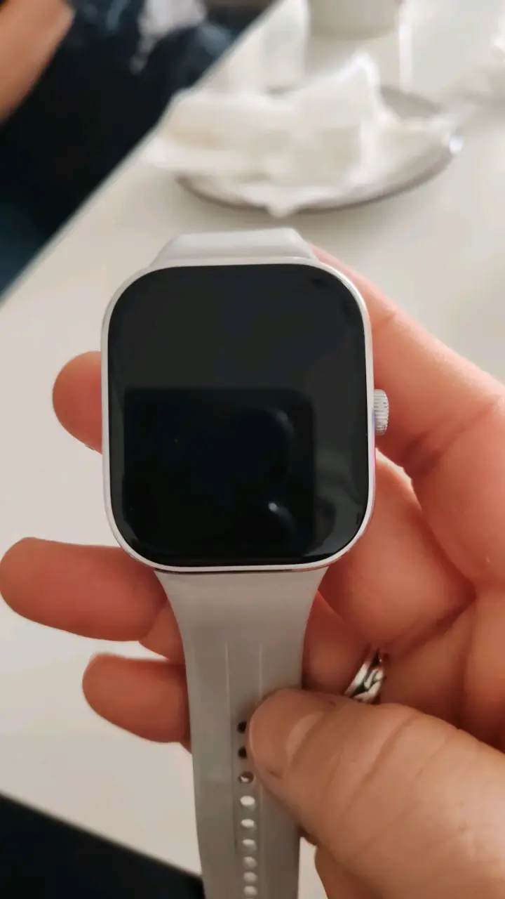 Reloj inteligente con correa gris - 1