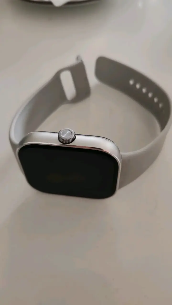 Reloj inteligente con correa gris - 2