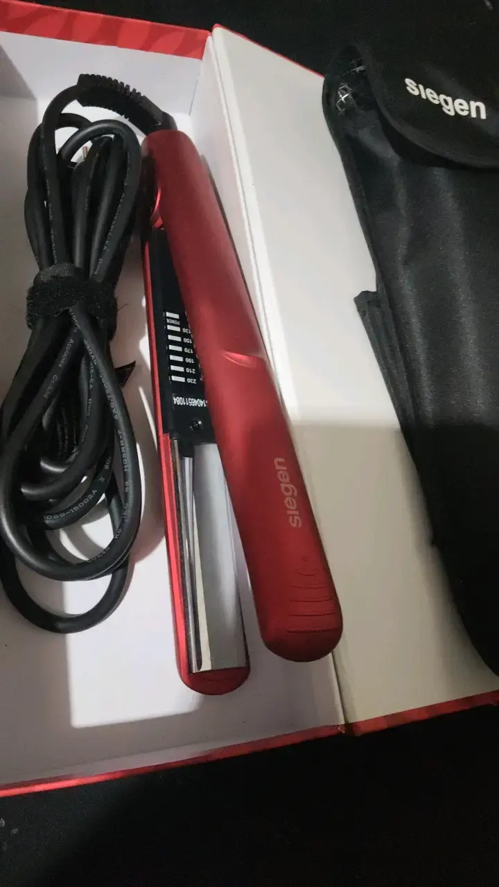 Plancha de Pelo Siegen Roja en Buen Estado
