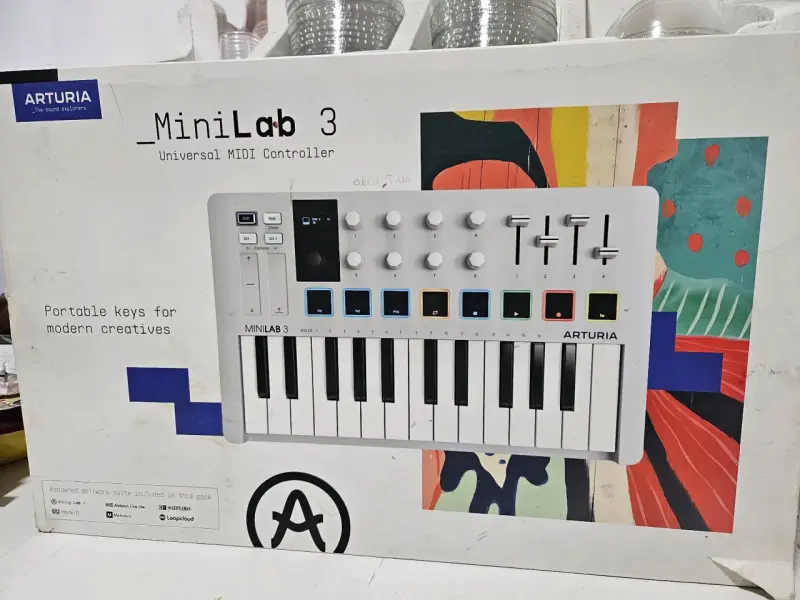 Controlador MIDI Arturia MiniLab 3 Universal - 1