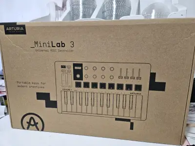 Controlador MIDI Arturia MiniLab 3 Universal - miniatura 2