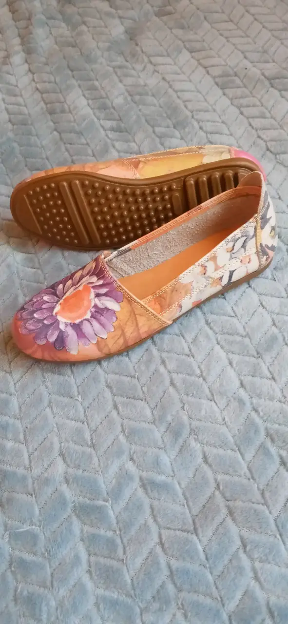 Zapatos planos de mujer con diseño floral