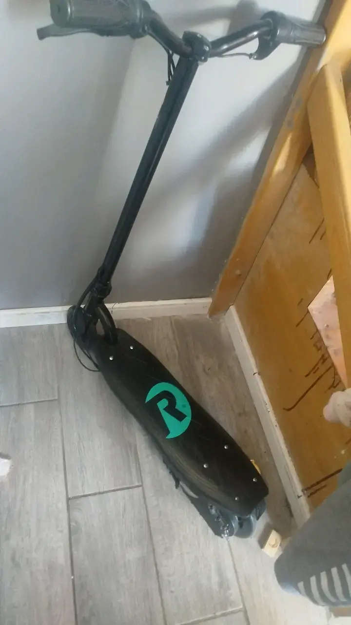 Scooter eléctrico plegable negro
