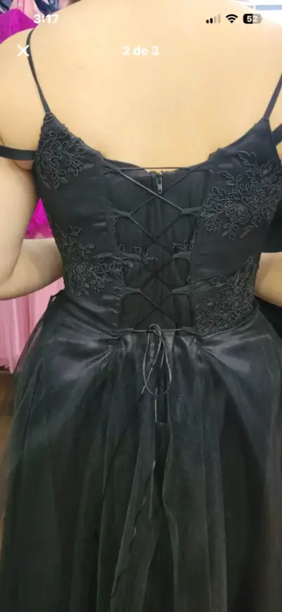Vestido de gala negro con encaje - miniatura 2