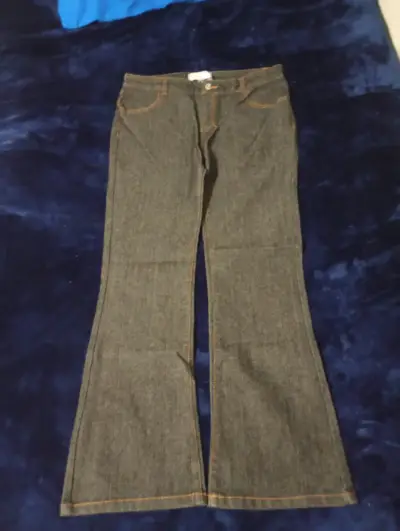 Jeans acampanados para mujer Bershka Collection - miniatura 1