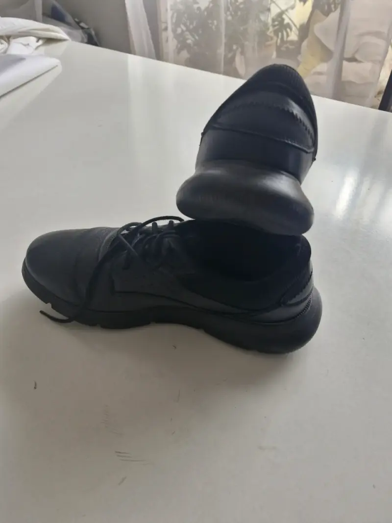 Zapatillas negras de cuero para hombre - 2