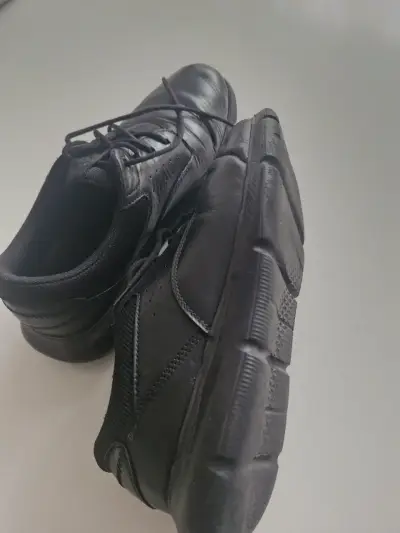 Zapatillas negras de cuero para hombre - miniatura 4