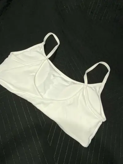 Top deportivo blanco para mujer - miniatura 1