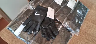 Guantes deportivos Nike Dri-FIT negros - miniatura 1