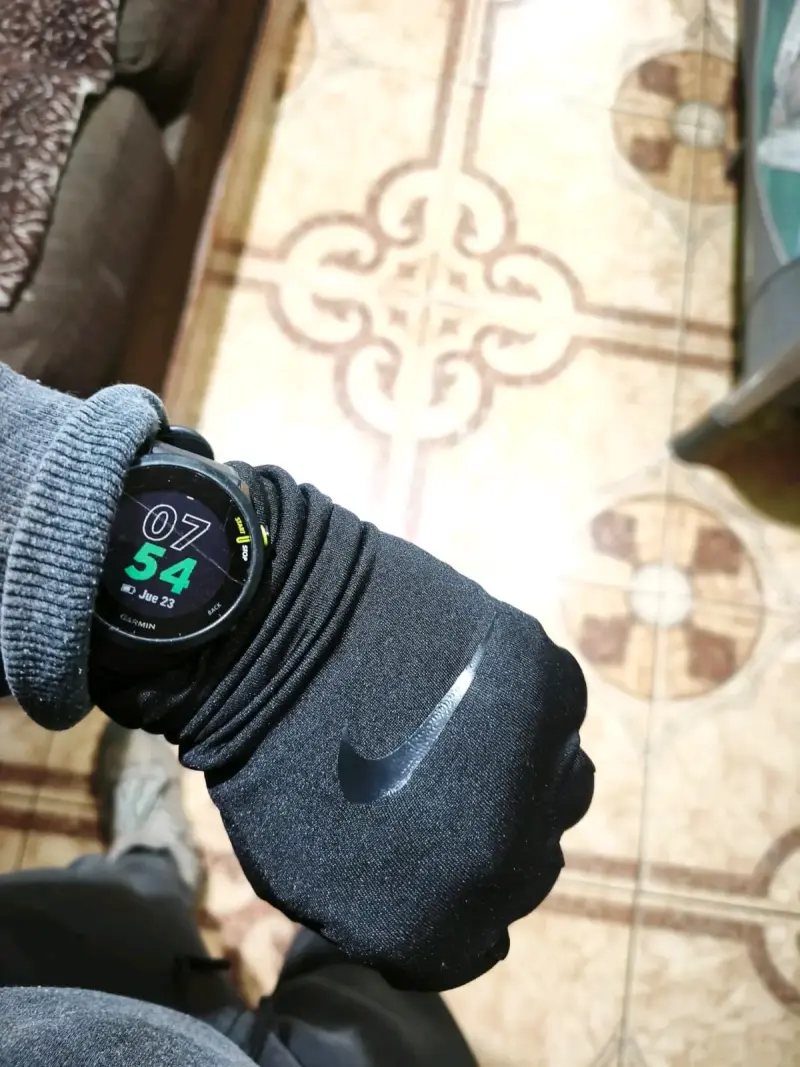 Guantes deportivos Nike Dri-FIT negros - 6