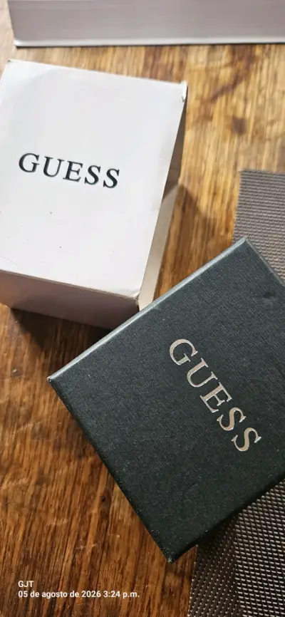 Reloj Guess Bicolor Acero Inoxidable - miniatura 1