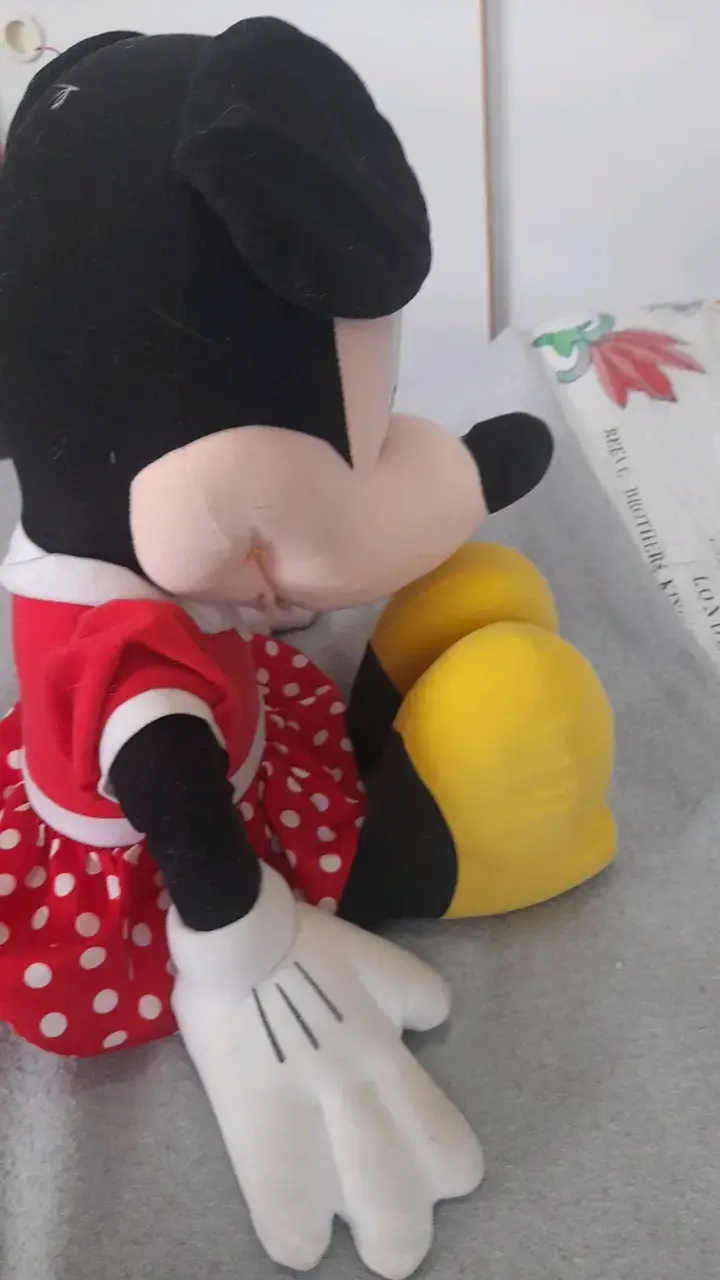 Peluche Minnie Mouse grande en buen estado - 3