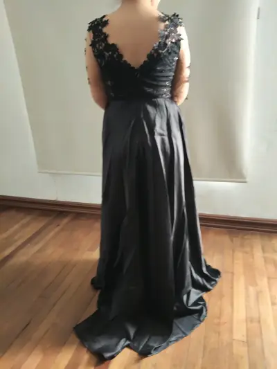 Vestido de noche largo negro con encaje - miniatura 3