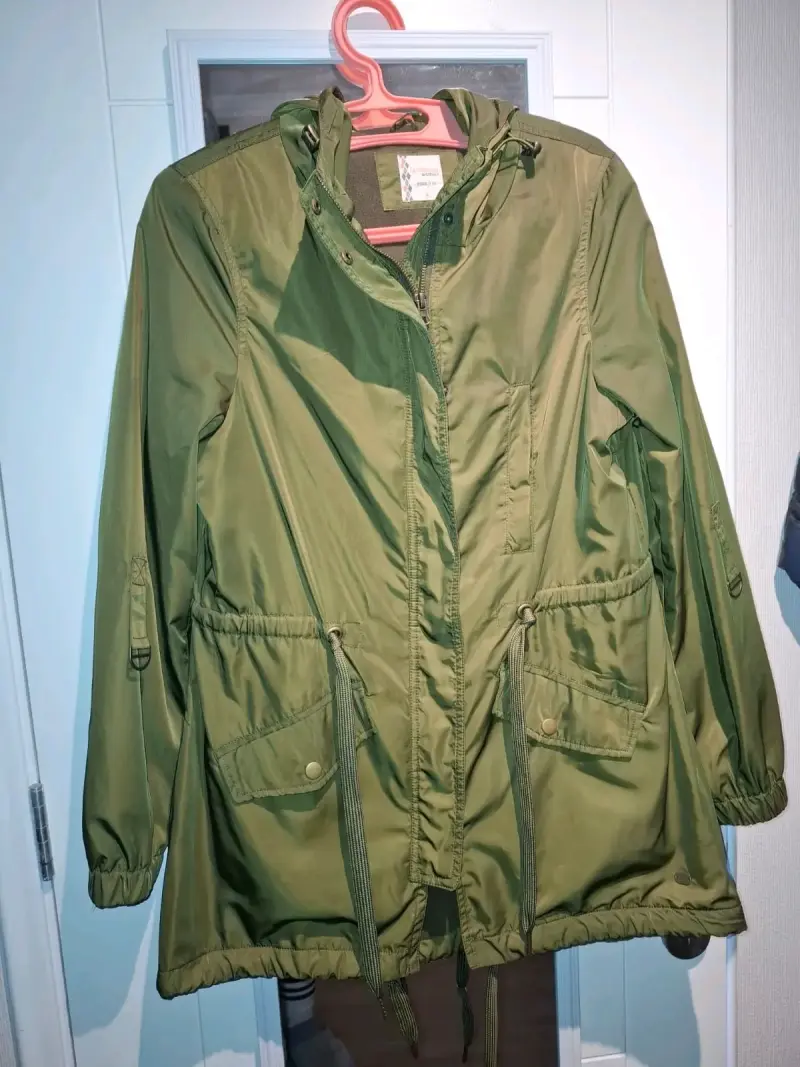 Parka verde con capucha para mujer Umbrale