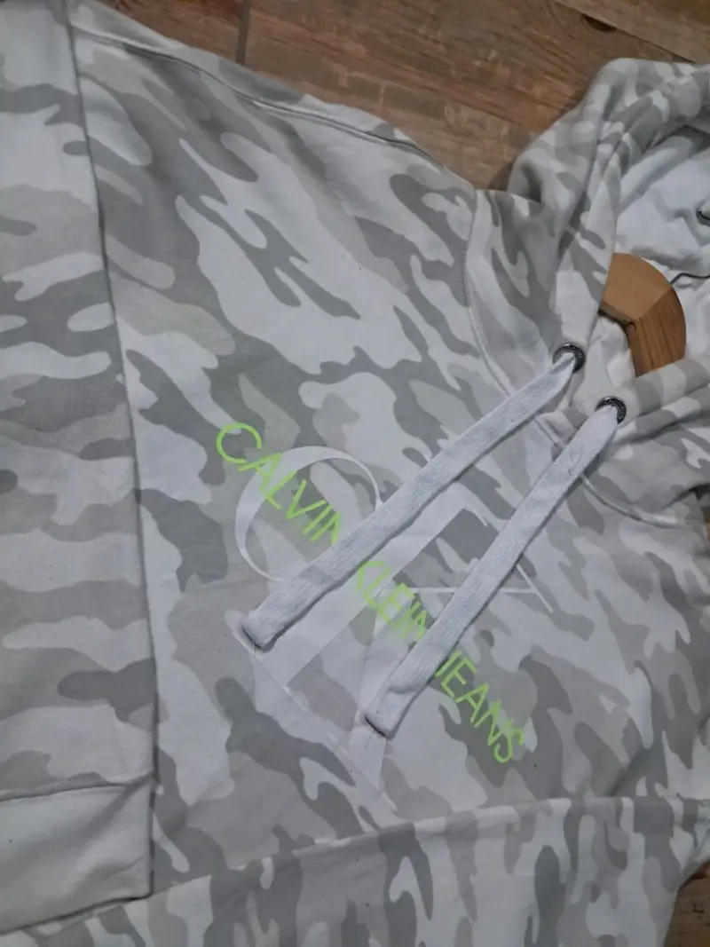Polerón camuflado Calvin Klein Jeans gris - 2