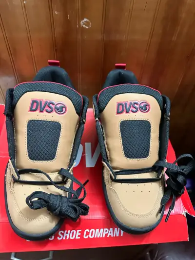 Zapatillas skate DVS marrón y negro - miniatura 3