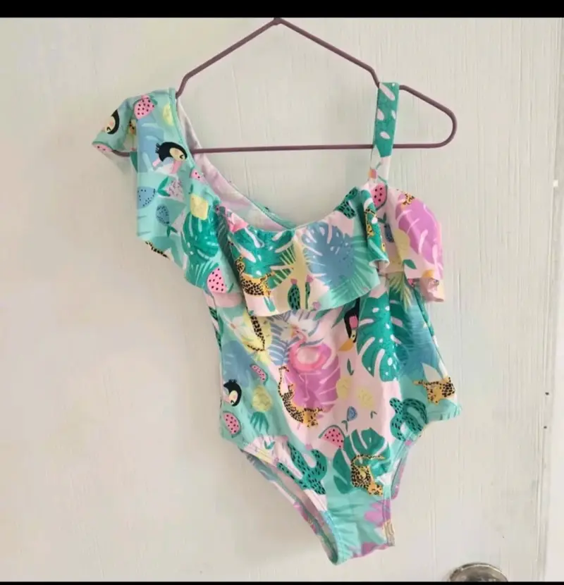 5 Trajes de baño infantil y sandalias - 4