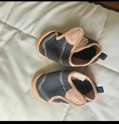 5 Trajes de baño infantil y sandalias - miniatura 6