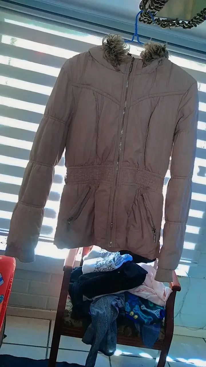 Chaqueta con capucha y forro de piel si - 1