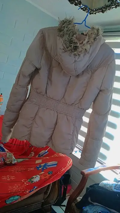 Chaqueta con capucha y forro de piel si - miniatura 2