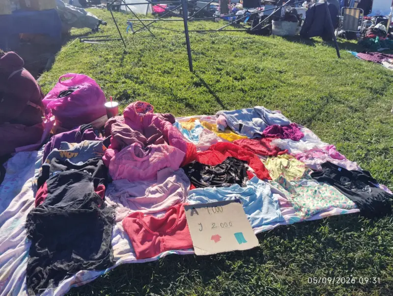 Lote de ropa variada para mujer y niña - 2
