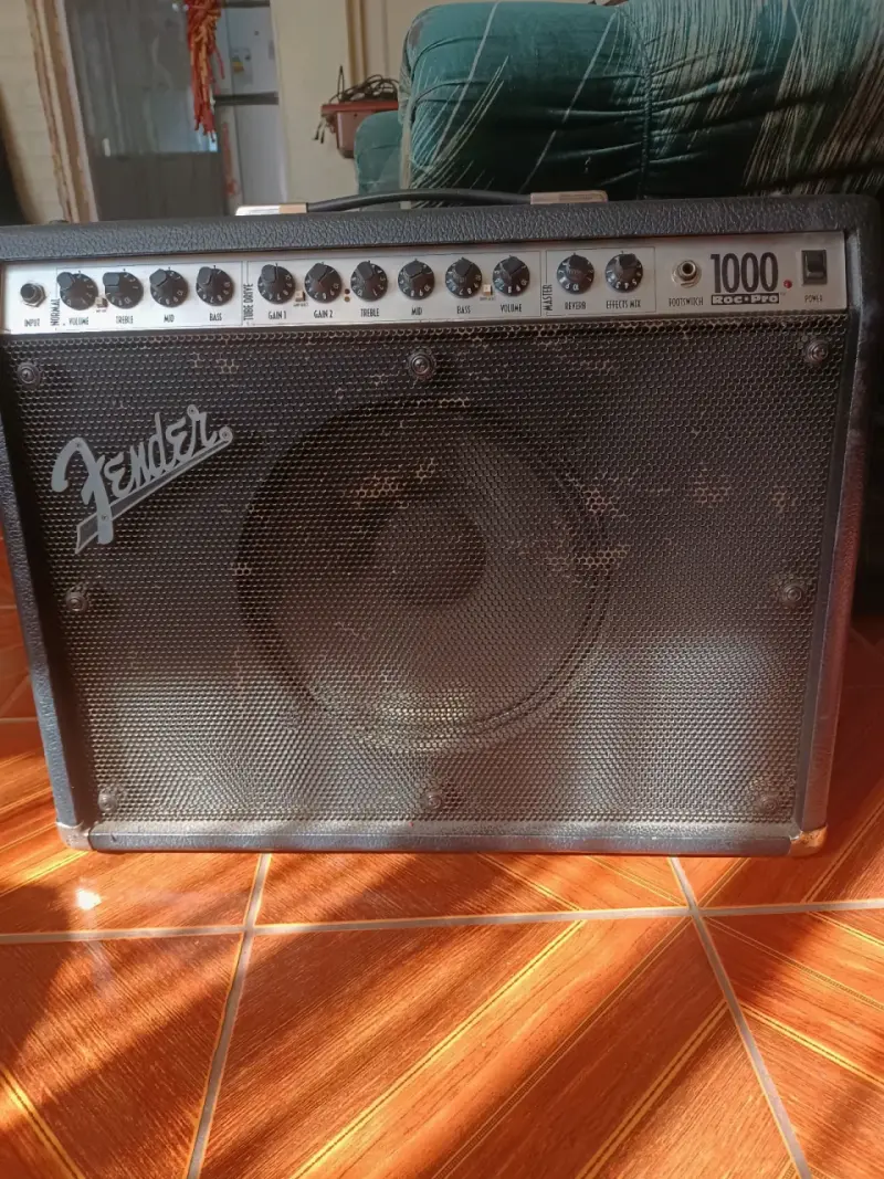 Amplificador Fender Roc Pro 1000 para guitarra - 1