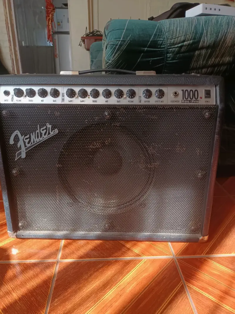 Amplificador Fender Roc Pro 1000 para guitarra - 2