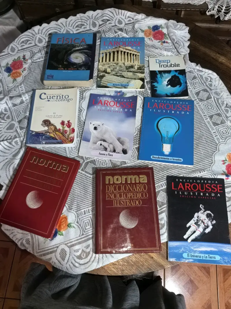 Enciclopedias, diccionarios, libros y Atlas. - 2