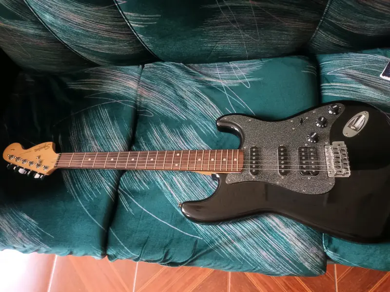 Guitarra Eléctrica Squier Stratocaster affinyNegra - 1