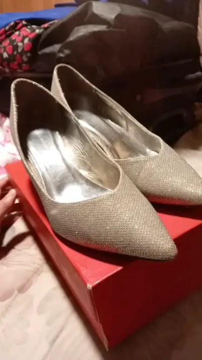 Zapatos de tacón plateados talla 40 - miniatura 2