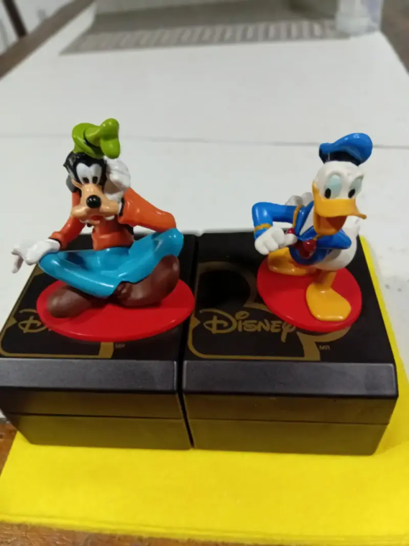 Figuras coleccionables Disney de Donald y Goofy - 4