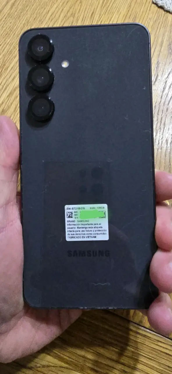 Smartphone Samsung S24 Fe en buen estado - 3