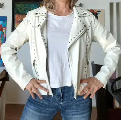 Chaqueta  blanca con tachas para mujer - miniatura 1