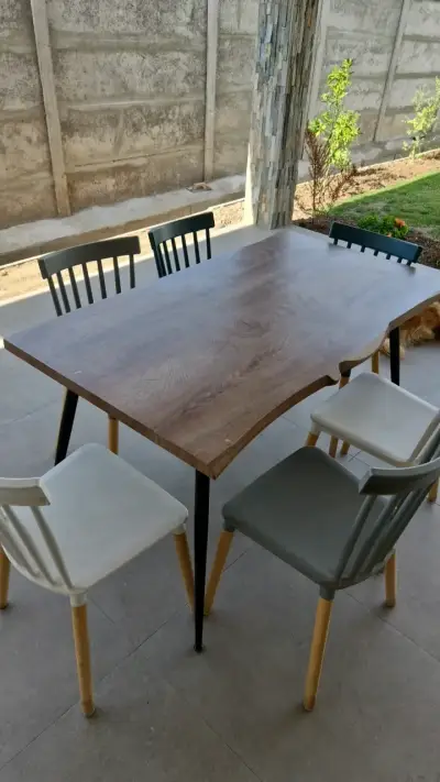 Mesa de Comedor de Madera con Sillas - miniatura 1